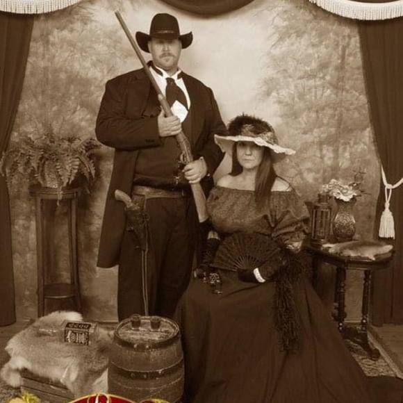 Meet your Posher, Michelle - Picture 1 of 3